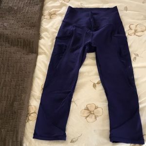 Lululemon size 4 tight Capri length blue tight